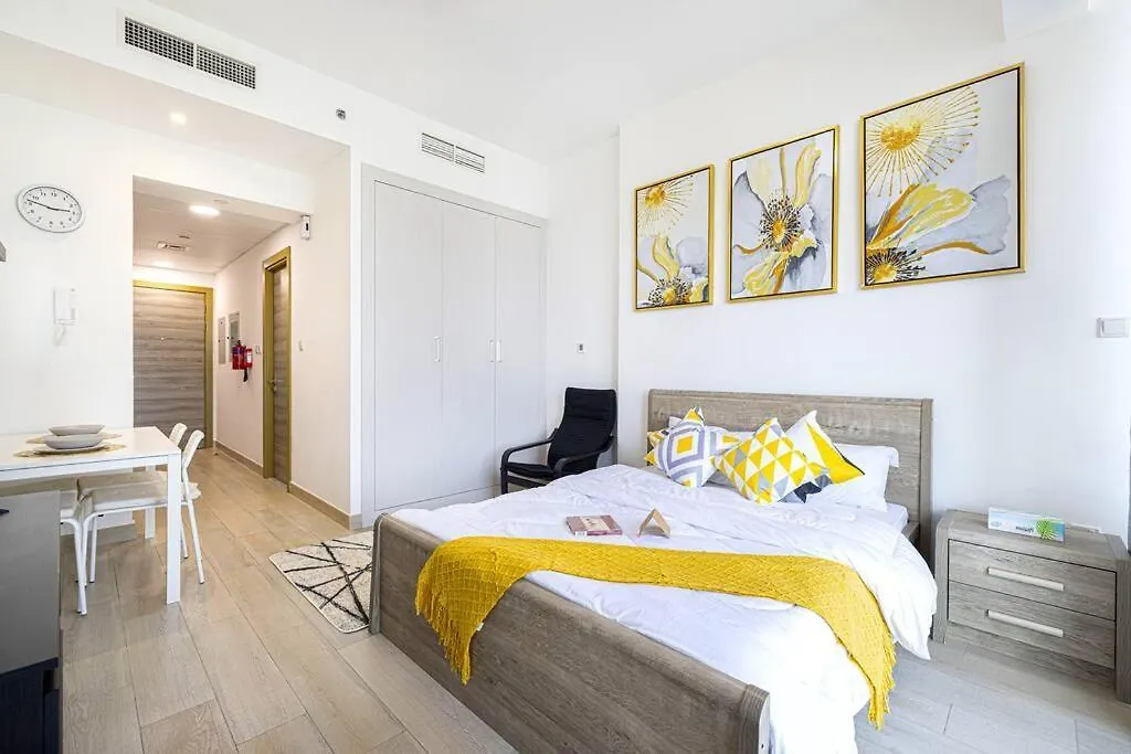 Lovely Studio In Bloom Tower, 10 Minutes To Marina Dubaj Apartament